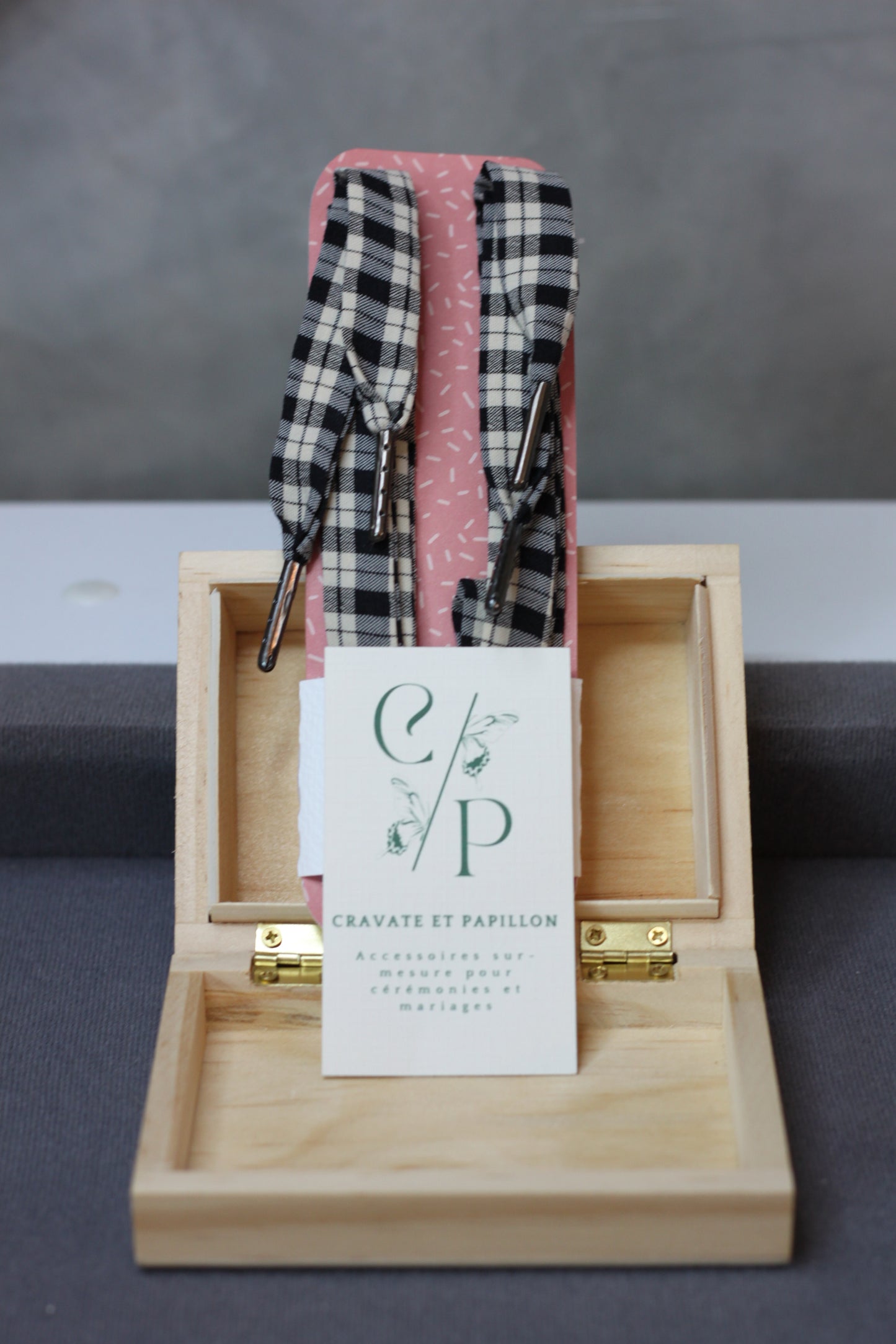 Lacets - Carreaux Élégants