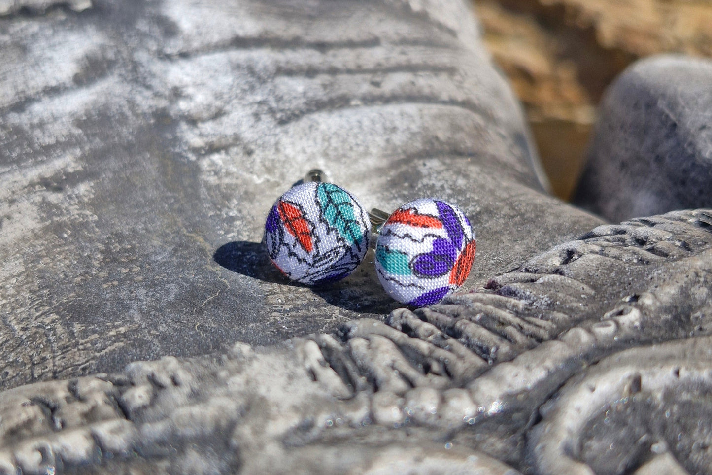 prototypes de boutons de manchette (donc présentent potentiellement des défaut), offerts avec l'ensemble assorti composé du nœud papillon et de la pochette