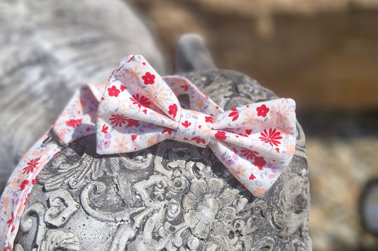 noeud papillon en coton fleurs rouges et roses sur fond blanc - création artisanale française
