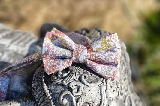 noeud paillon en liberty carpe koi et coraux couleur corail clair et un peu de jaune. création artisanale fraançaise