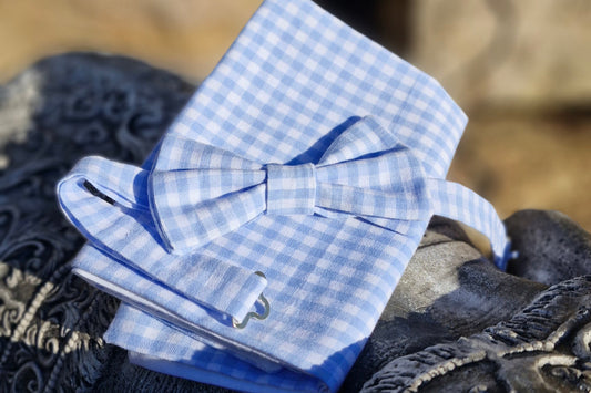 ensemble composé d'un noeud papillon et de sa pochette de costume assortie - tissu vichy bleu ciel